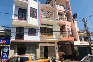 BÁN NHÀ MẶT TIỀN ĐƯỜNG Y TLAM KBUOR (đối diện bến xe Ngô Gia Tự)